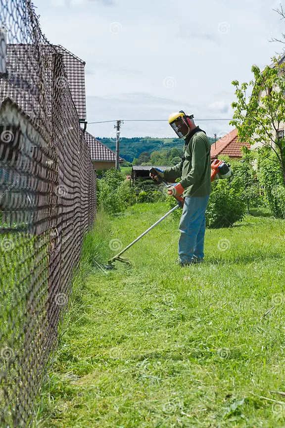 Brushcutter or Grass Trimmer: Which One Should You Use in Your Garden?